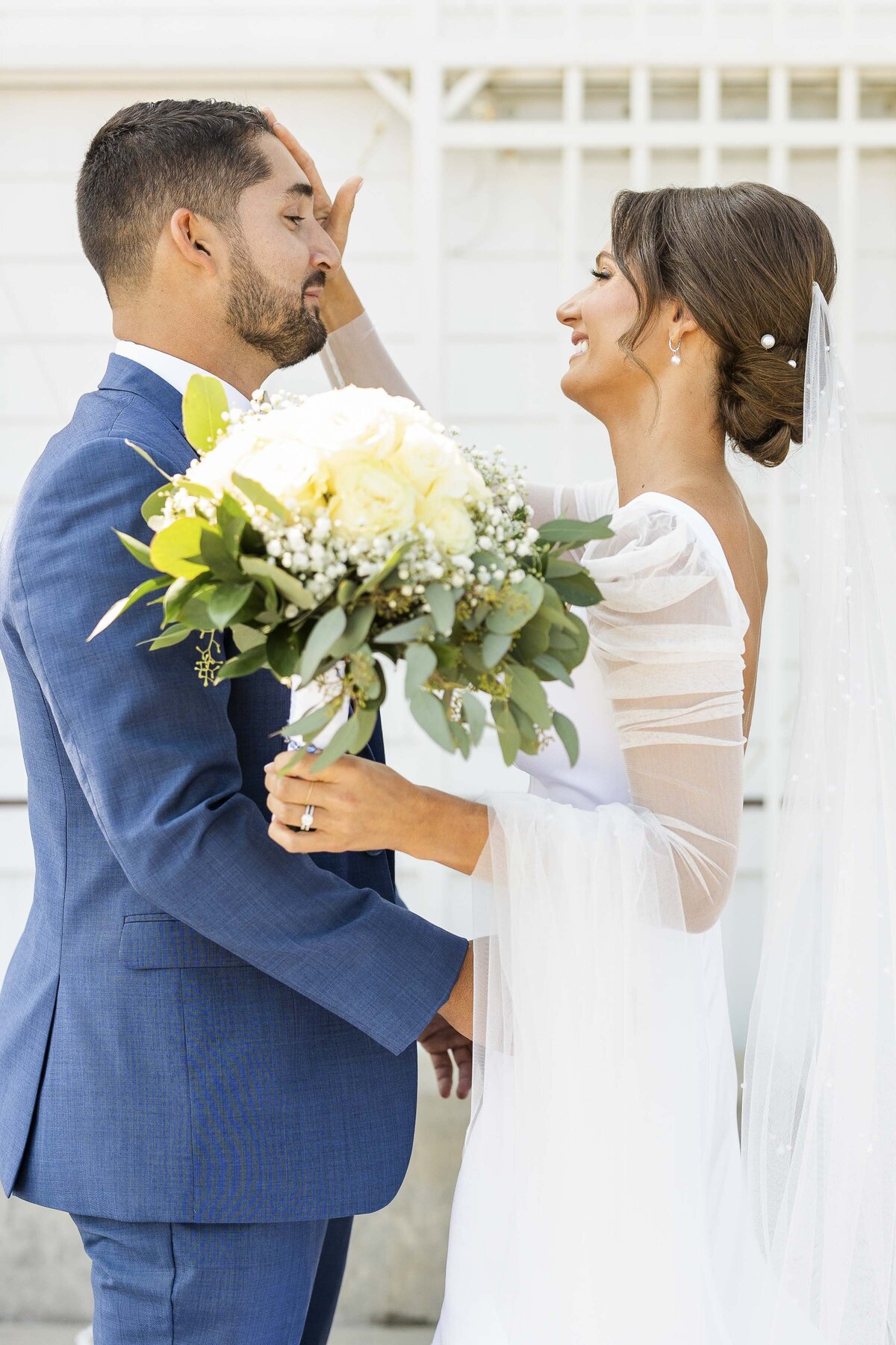 Beach Club Modern Chic Wedding with Touches of Pearl and Gold - Top East Coast Wedding Photography - Ashley Mac Photographs - New Jersey - New York - Connecticut - Rhode Island -23