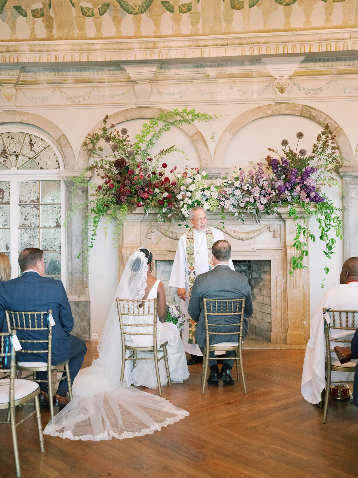 casa-dos-penedos-portugal-wedding-indoor-summer-ceremony