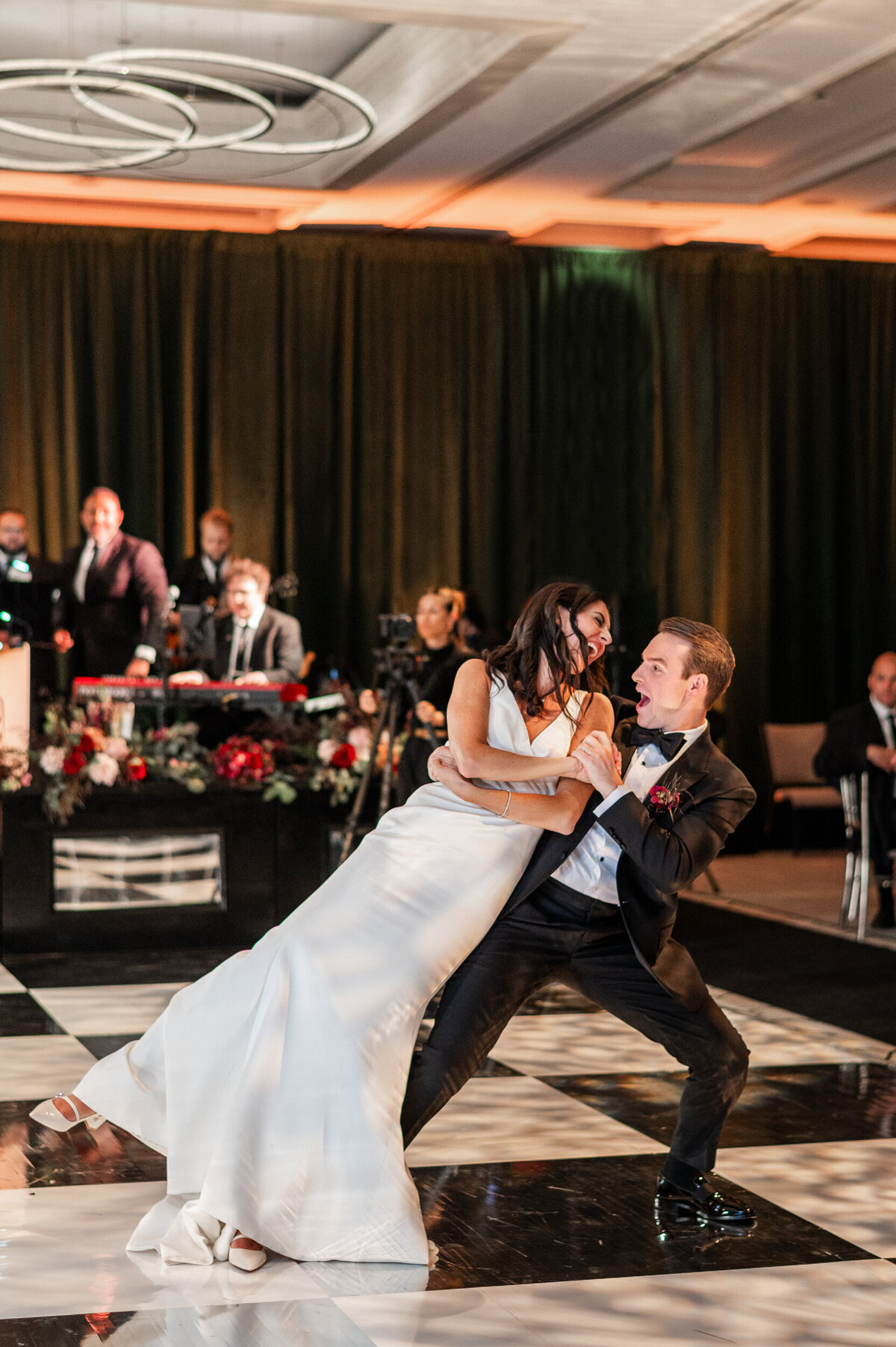 four-seasons-chicago-fall-wedding-alex-ferreri--73