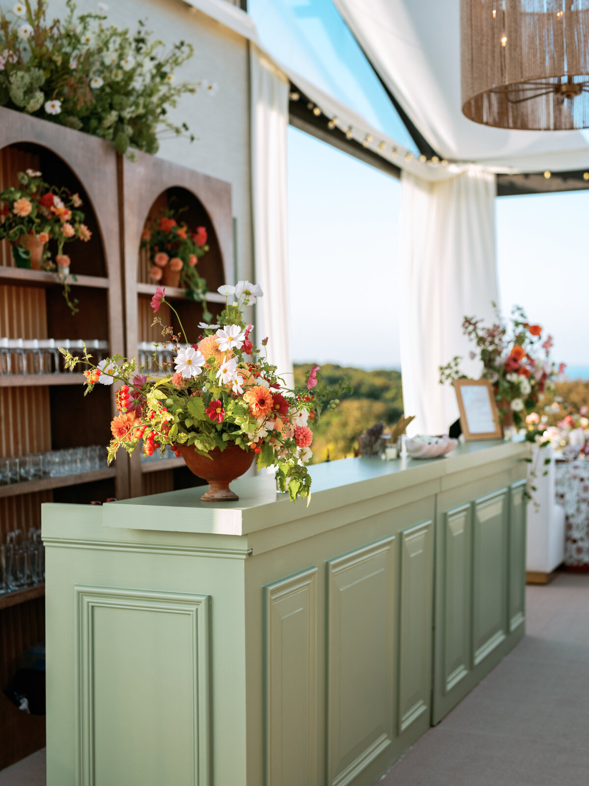 Marthas-vineyard-wedding-planner-kg-events-design-luxury-destination-weddings-private-events-corporate-events-aquinnah-ma-event-designer-outermost-inn-outdoor-tented-wedding-reception-black-frame-tent-8