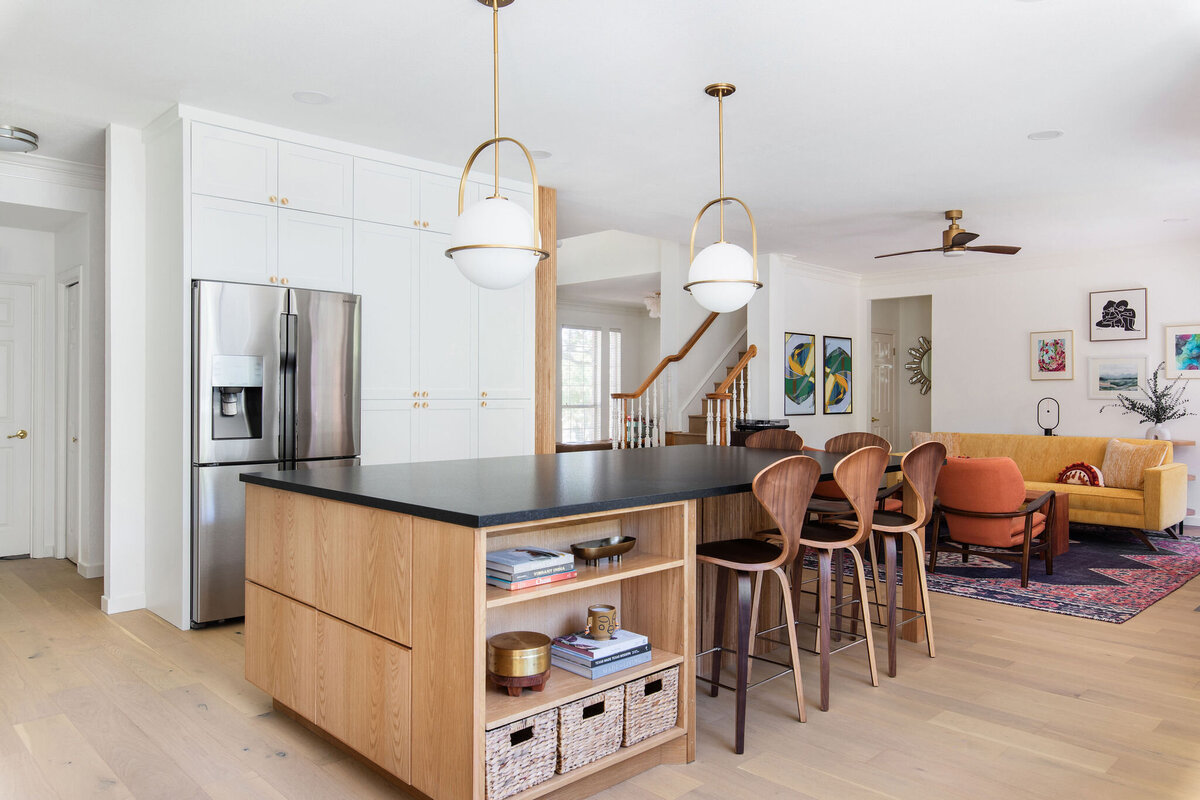 hello-home-luxury-modern-kitchen-island-black-granite-countertop-with-fluted-wood-paneling-austin-tx-4