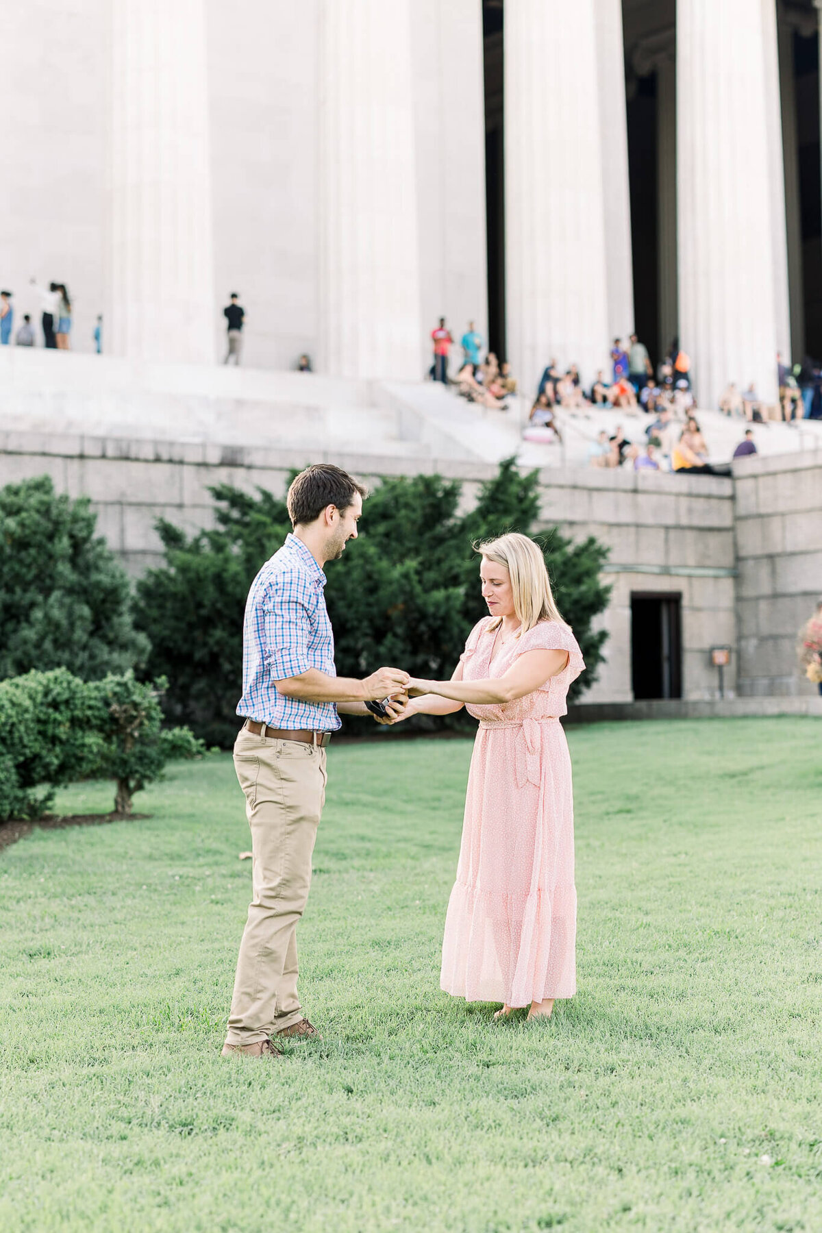 engagement-lincoln-memorial-photography-washington-DC-modern-light-and-airy-classic-timeless-romantic-maryland-proposal-7