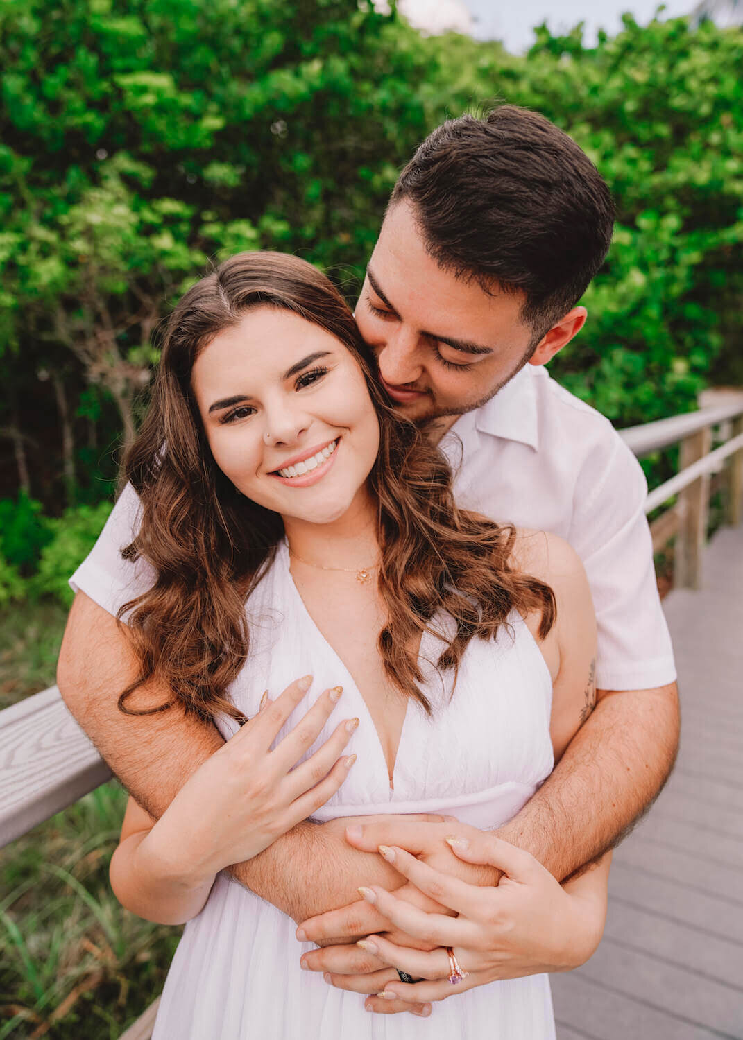 engagement_photography_myrtle-beach -_couple_embracing