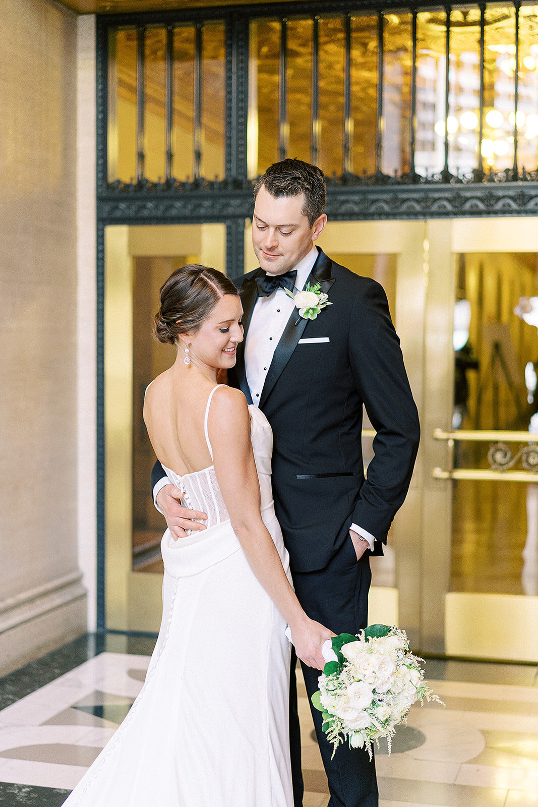 newlyweds-lobby-london-house-hotel-chicago-hbicweddings