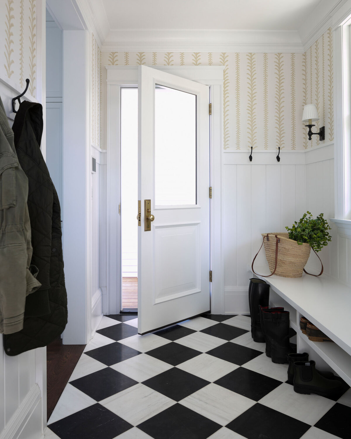 6-black-white-marble-floor-mudroom-wallpaper