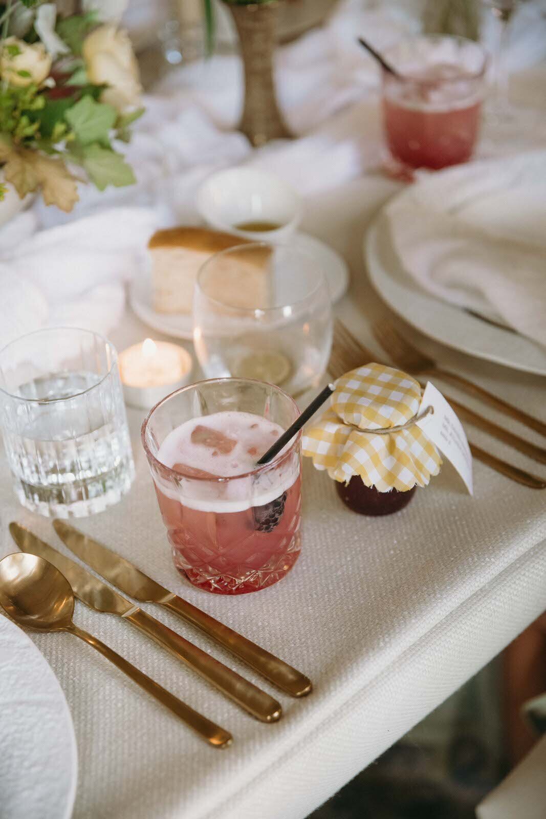 Flora_And_Grace_Analog_35mm_Editorial_Wedding_Photographer (1 von 1)-39