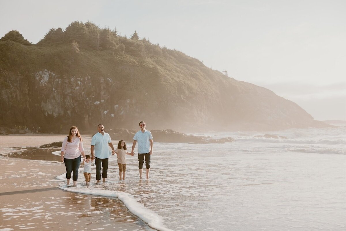 oregon-coast-sunset-beach-family-session