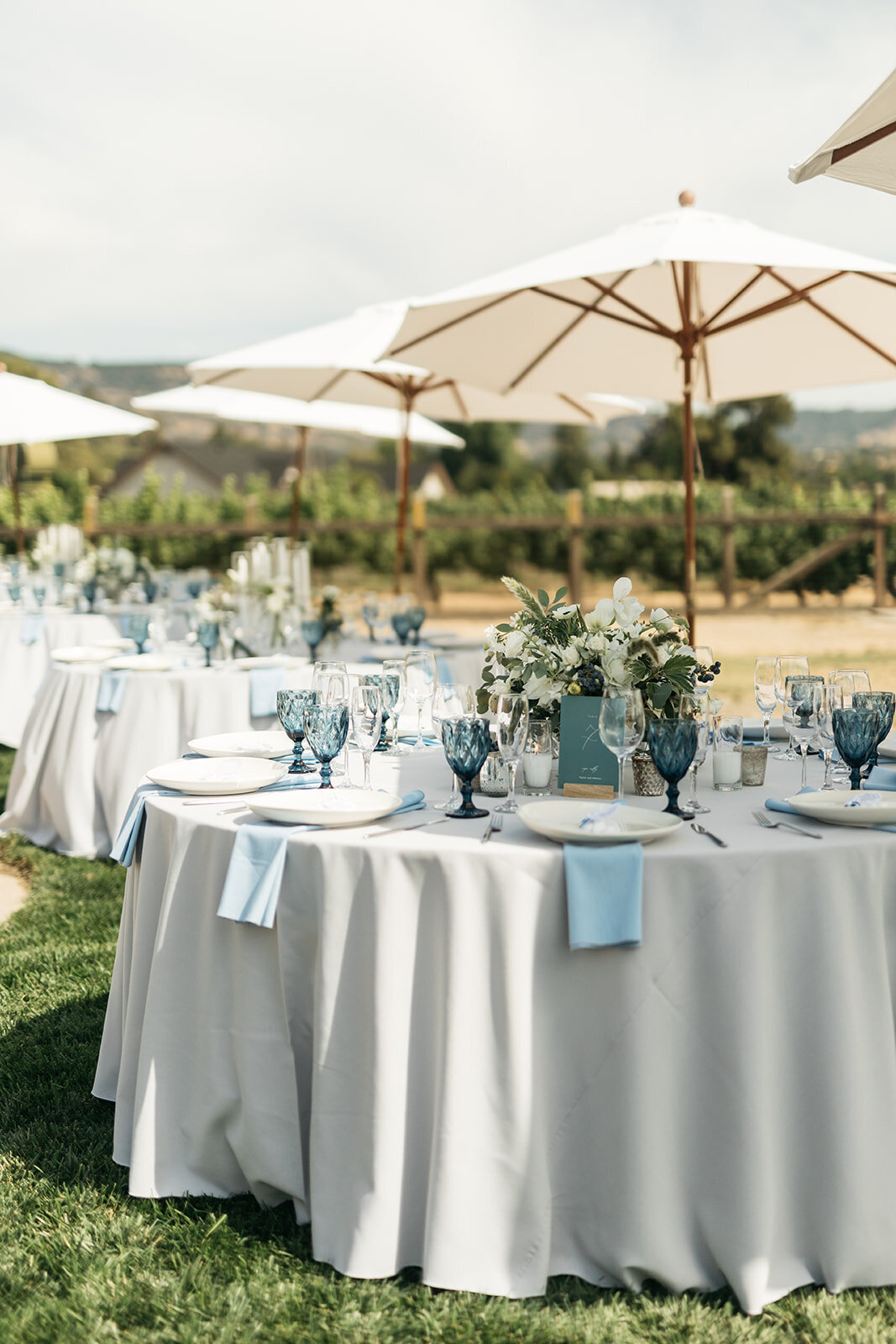 Numbered blueberry tablescape | Bella Fleur