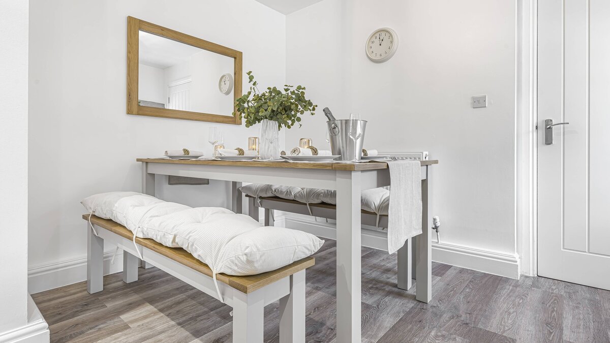 The Retreat: Luxury 2 Bedroom Cottage