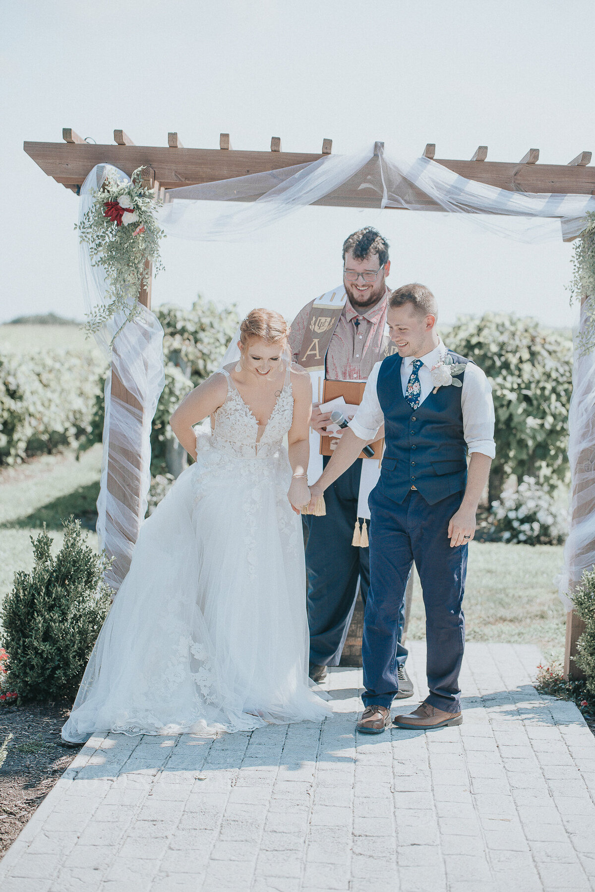 ceremony _ alaynna ann schwartz _ harpors vinyard _ iowa photographer _ playlife photography_0161