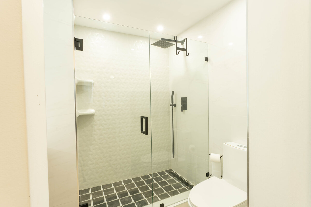 Bathroom 2 (2)