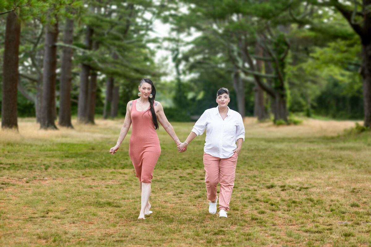 Couple-Walking-pregnancy-Park