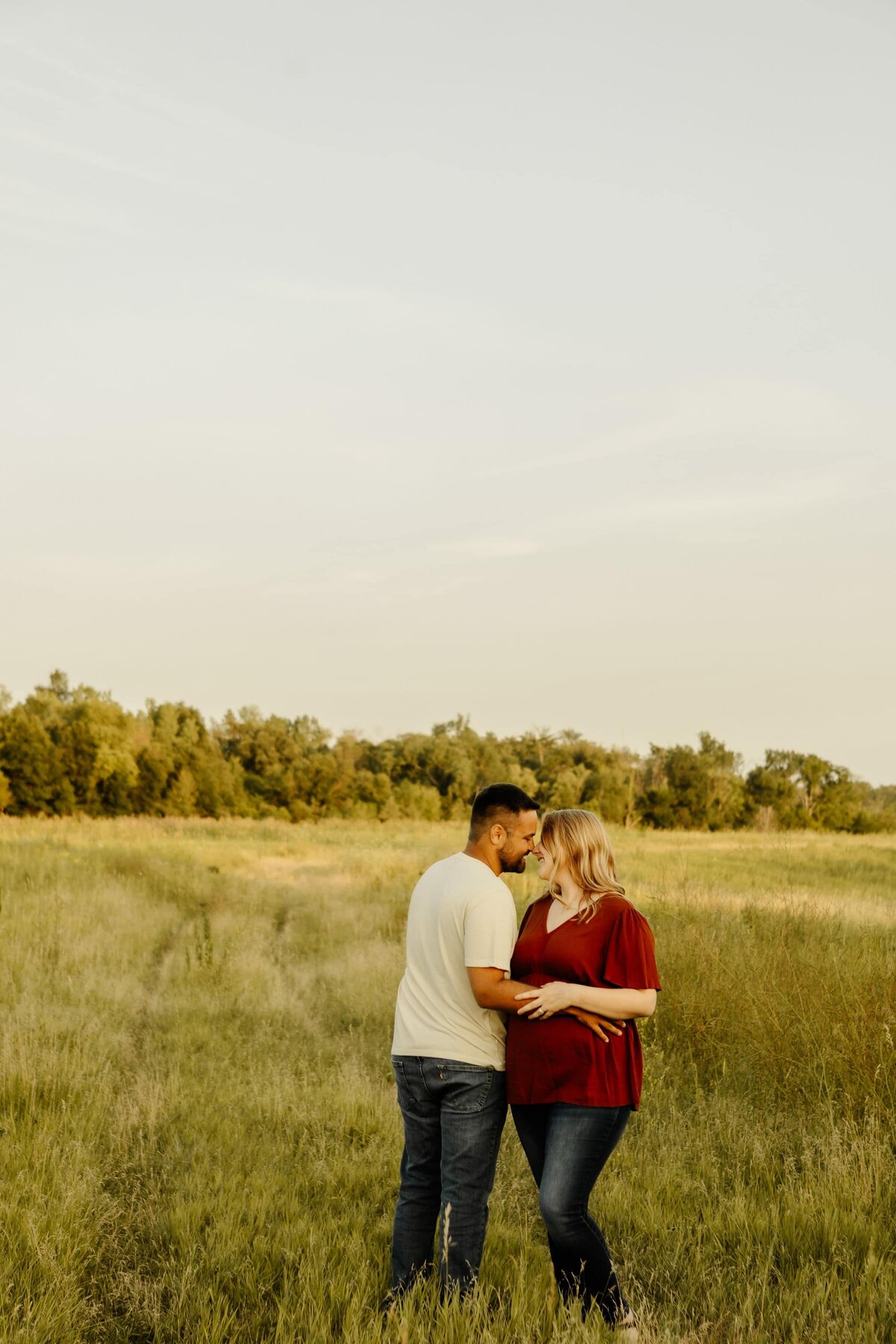 midwest-maternity-wildflower-session-17