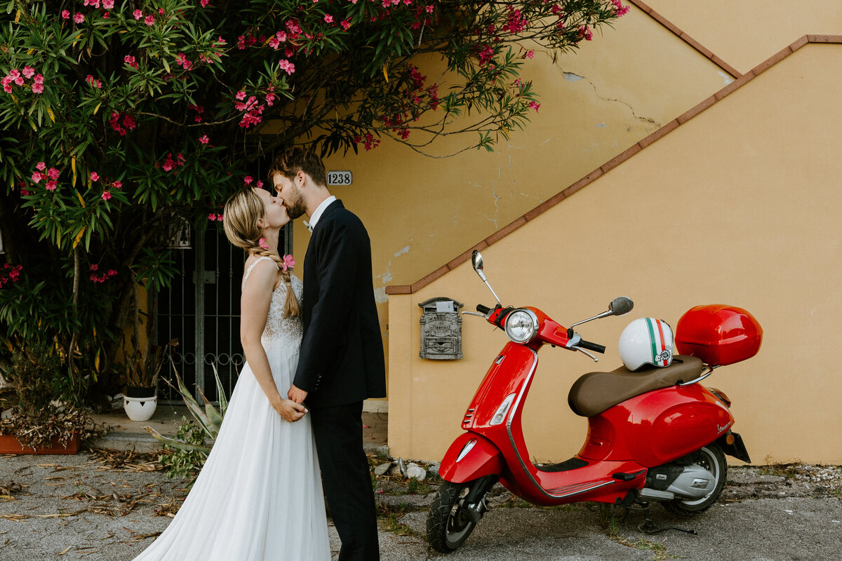 vespa lucca italy tuscany elopement