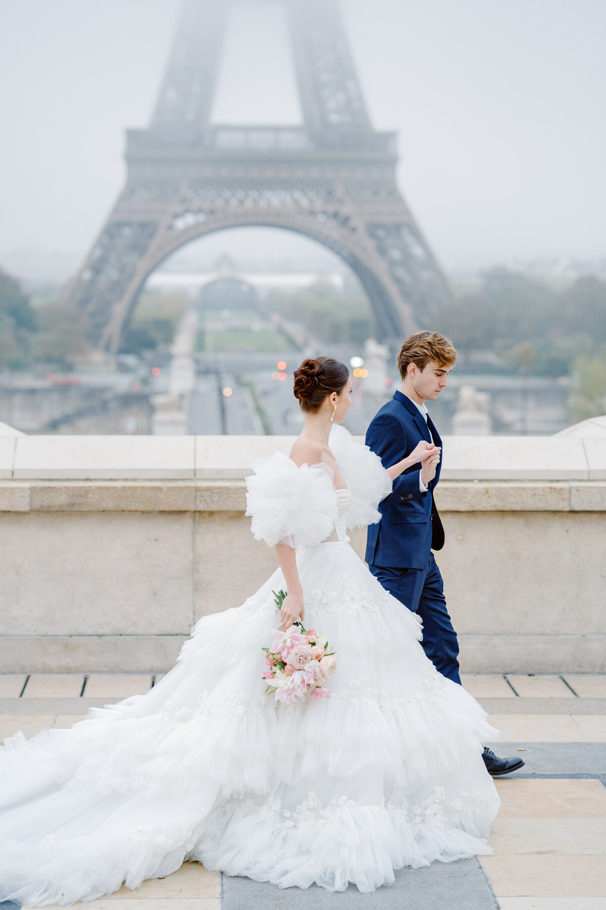 Bridal session in Paris photographed by Paris wedding photographer