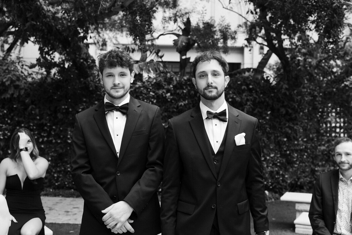 14_riskyexposure_maddie-noah_las-vegas-elopement-photography