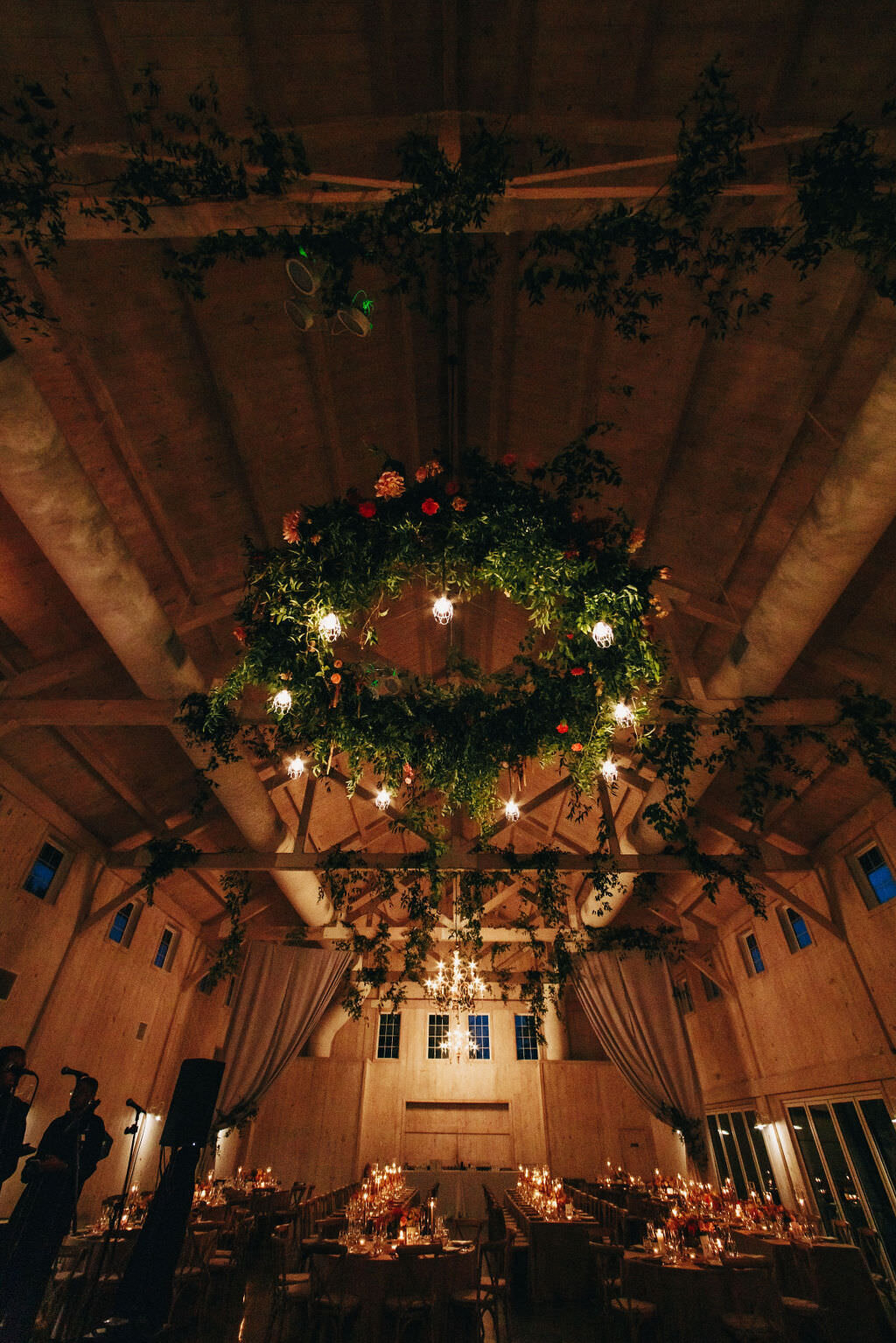 rustic-barn-wedding-reception-hanging-vines-chandelier