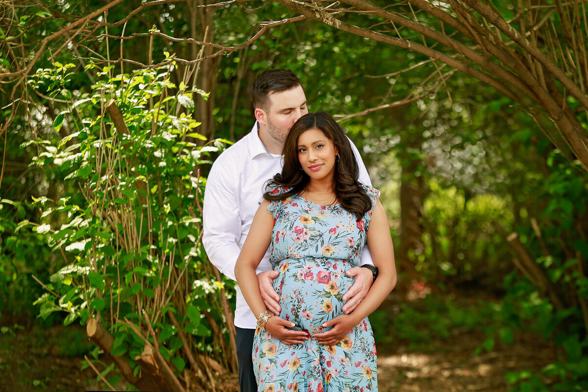 Calgary pregnancy photo session by Yuliia Terziian Photography