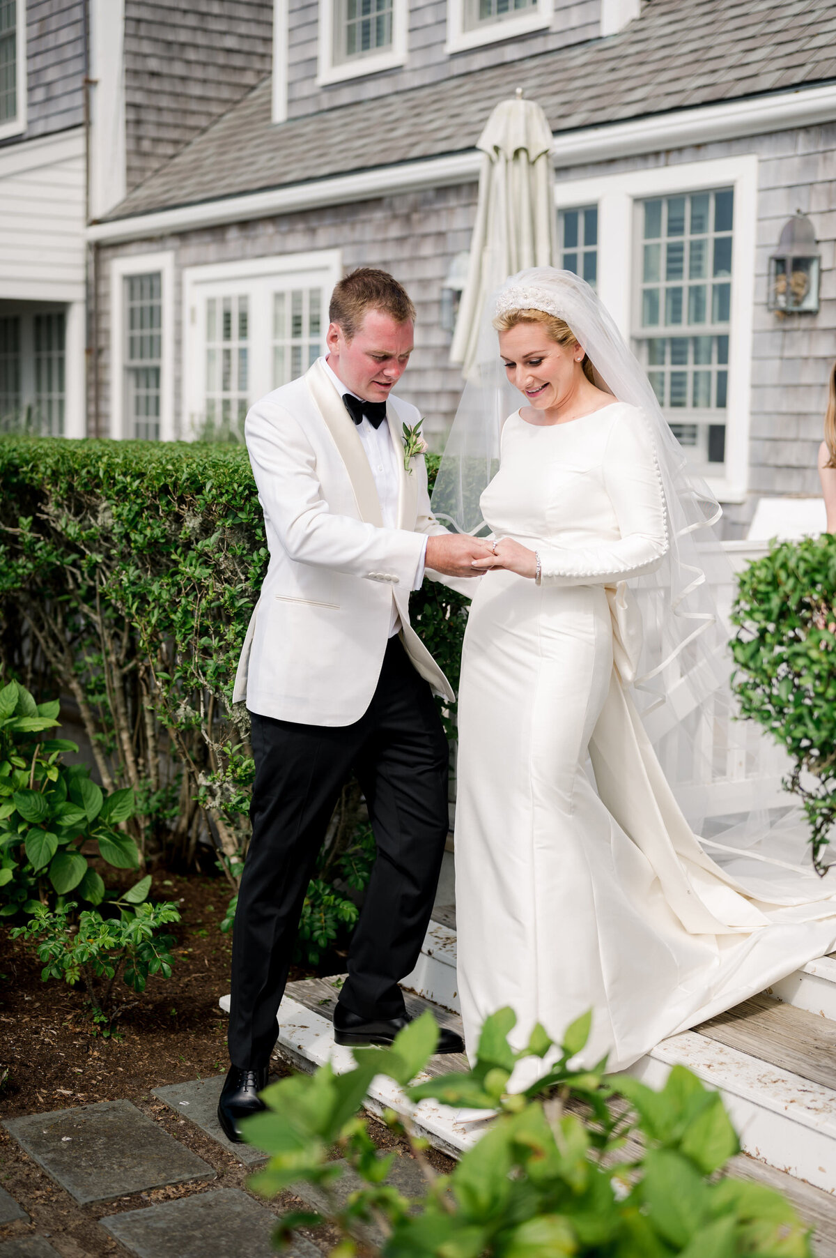 first-look-nantucket-wedding-nightingale-wedding-and-events