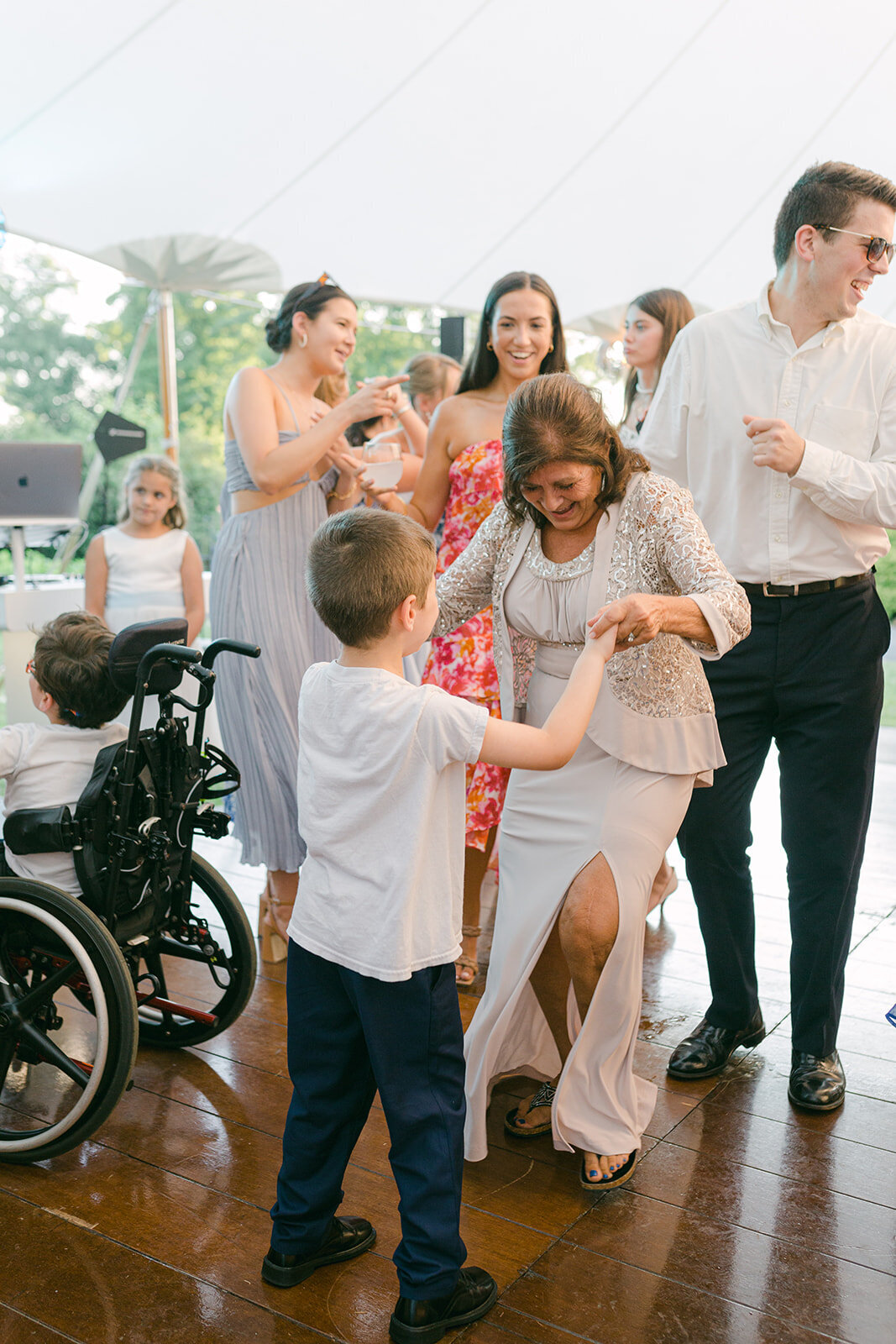 dancing-at-rowayton-ct-tented-wedding