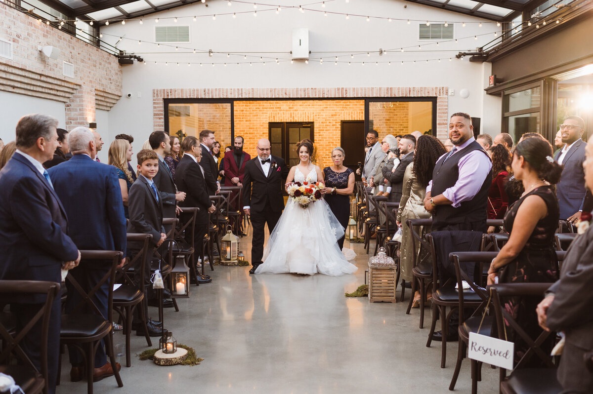 whimsical-wedding-photographer-nj-by-suess-moments-at-the-perona-farms-refinery