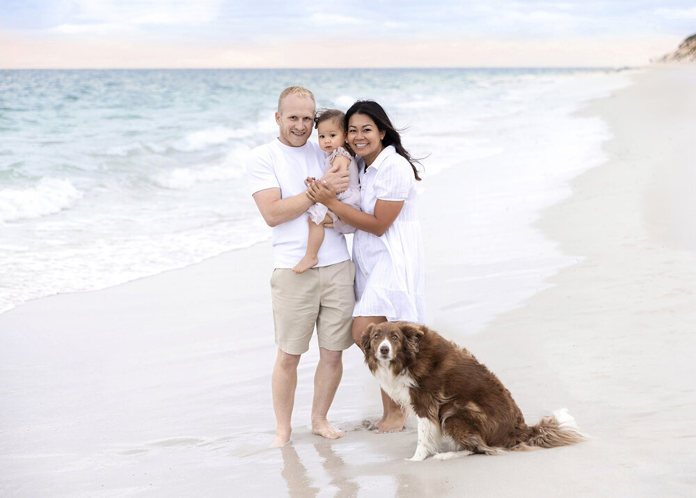 FAMILY_WITHDAUGHTERANDDOGATTHEBEACH