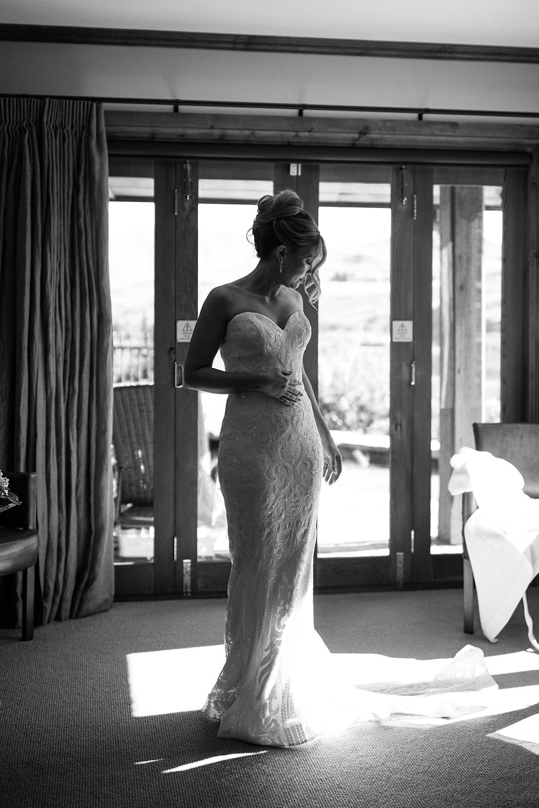 bride-queenstown-wedding-dress-blackandwhite