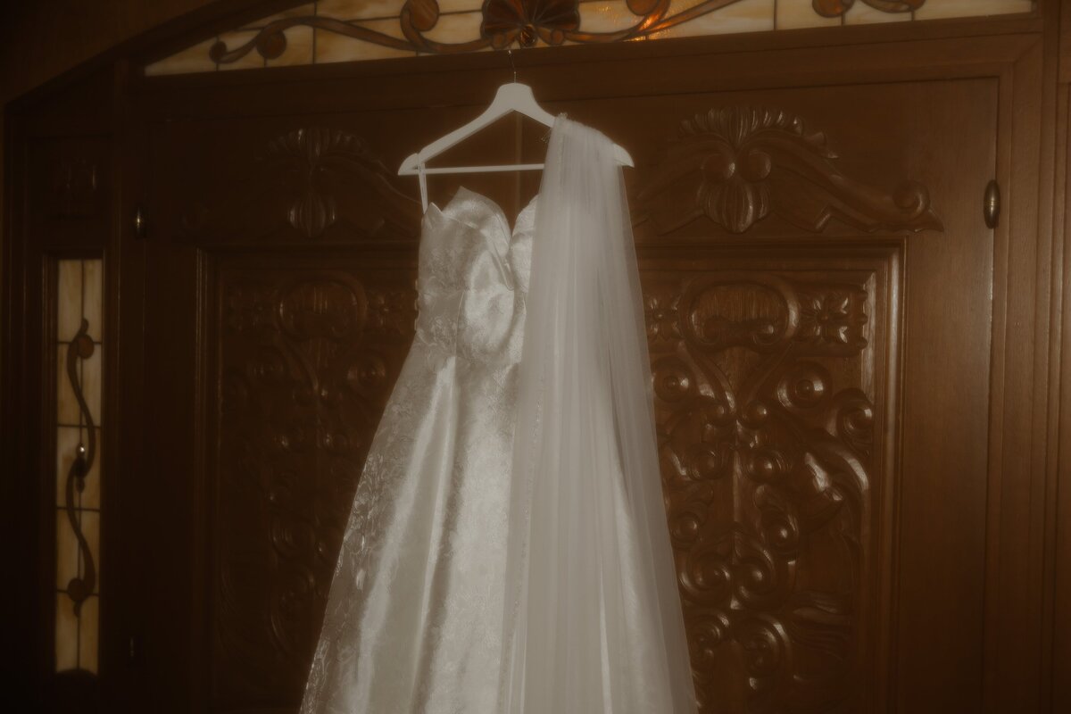 rainy-wedding-conrad-mansion-4