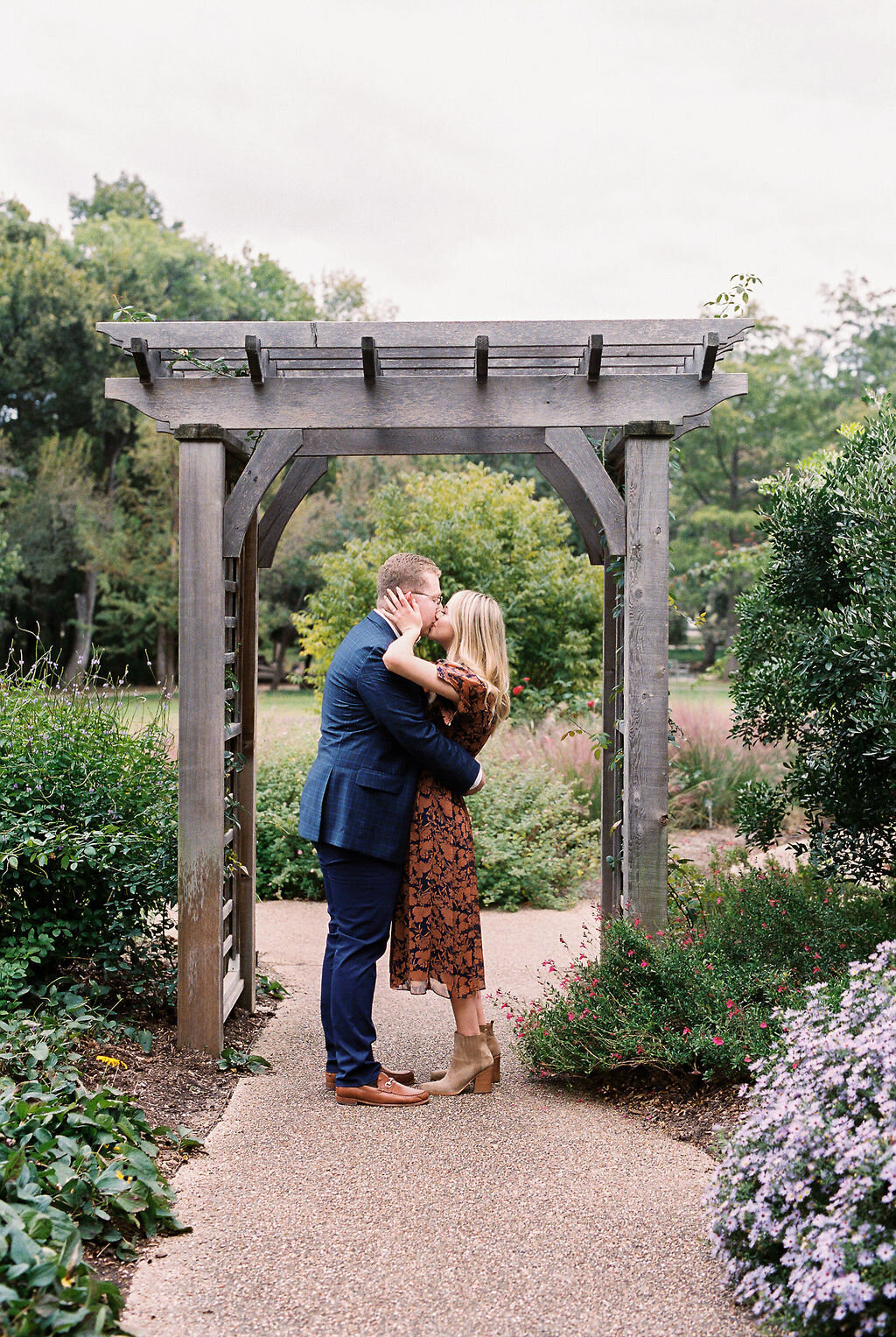 01-texas-spring-engagement-portraits