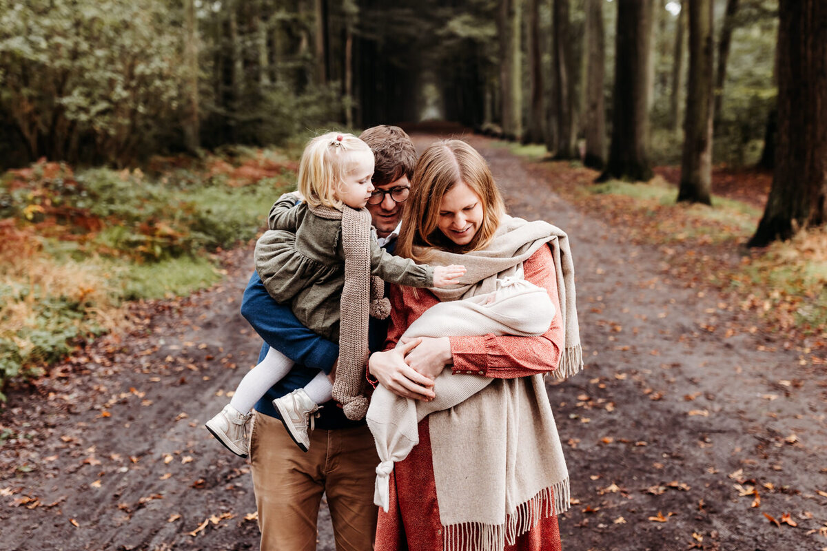 Newbornshoot_bij_de_ouders_thuis_Tine_Storms_Photography-72