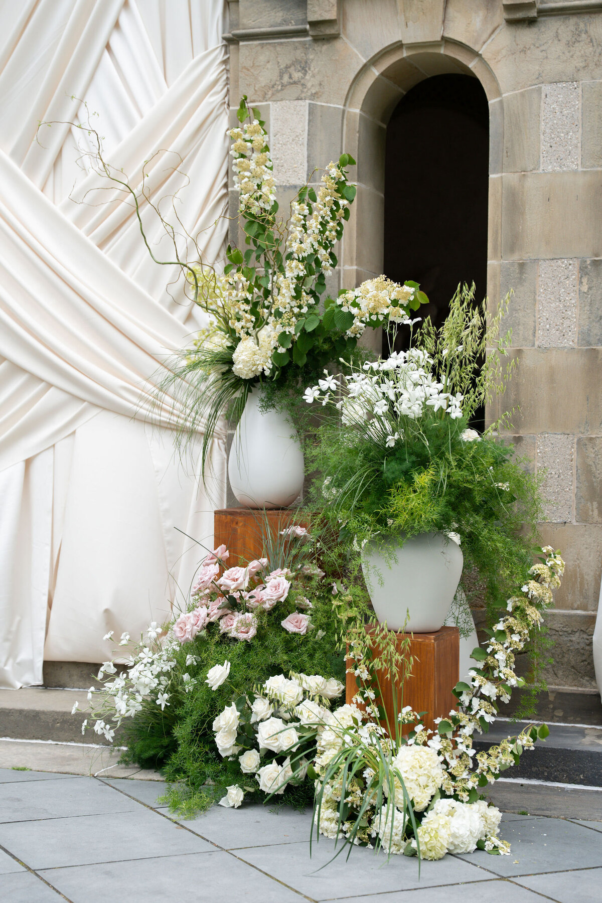 wedding-ceremony-flowers--glen-manor-house-ri