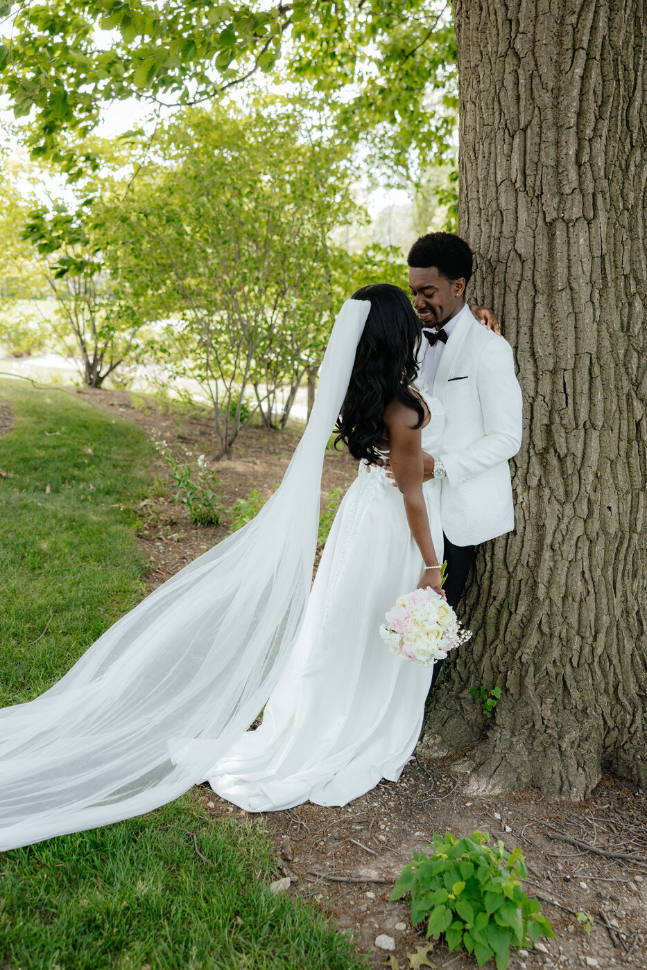 Bride and groom portraits posing at the Cleveland Museum of Art.