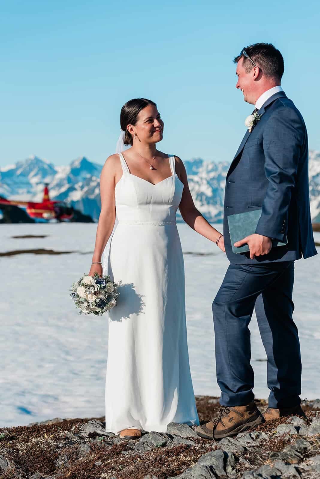 intimate-luxury-elopement-in-alaska-wilderness