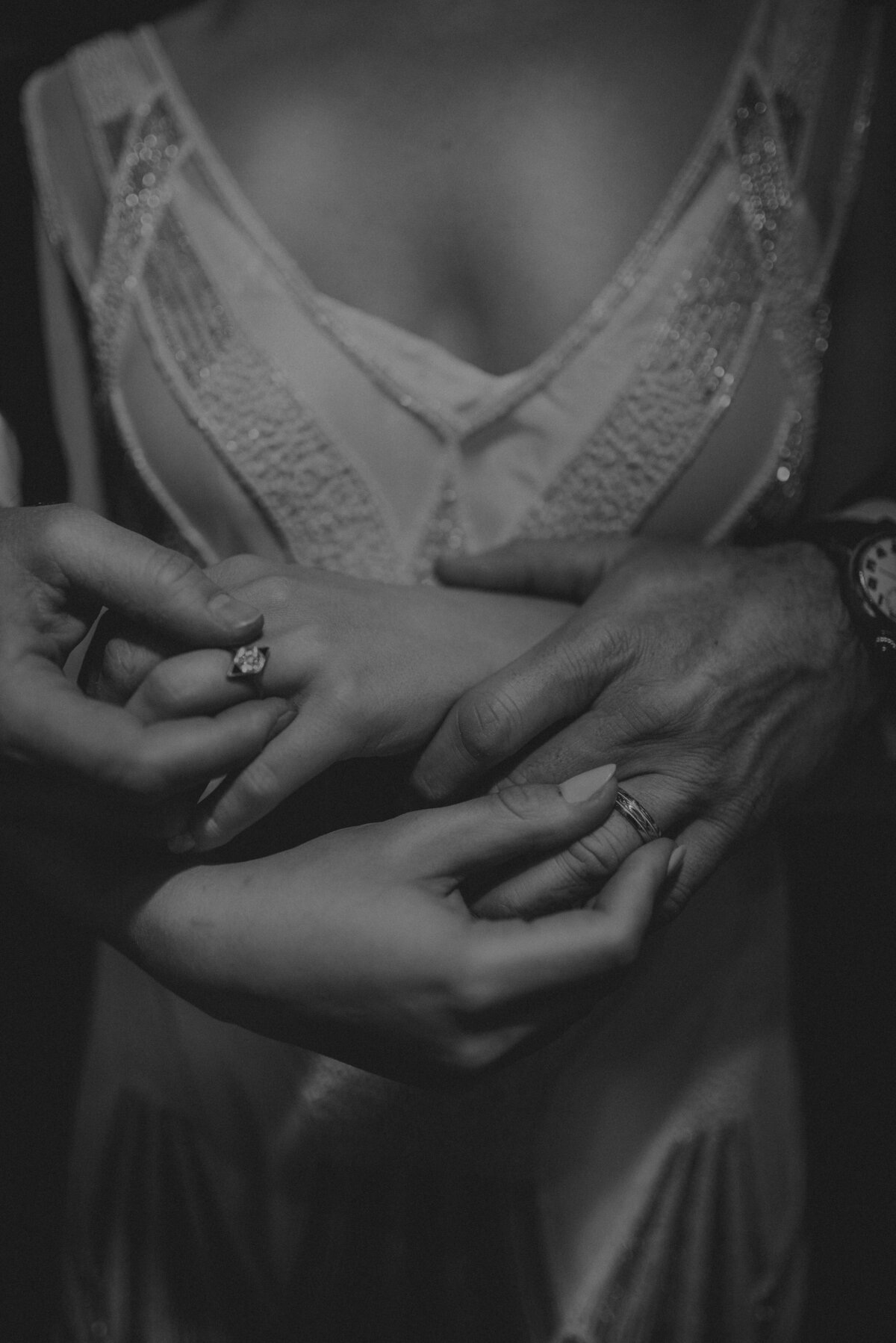 bride-and-groom-portraits-arizona-wedding-photographer-vintage-bride-diy-Iowa-wedding-Photographer-Playlife-Alaynna-Ann-Schwartz20230311_0662
