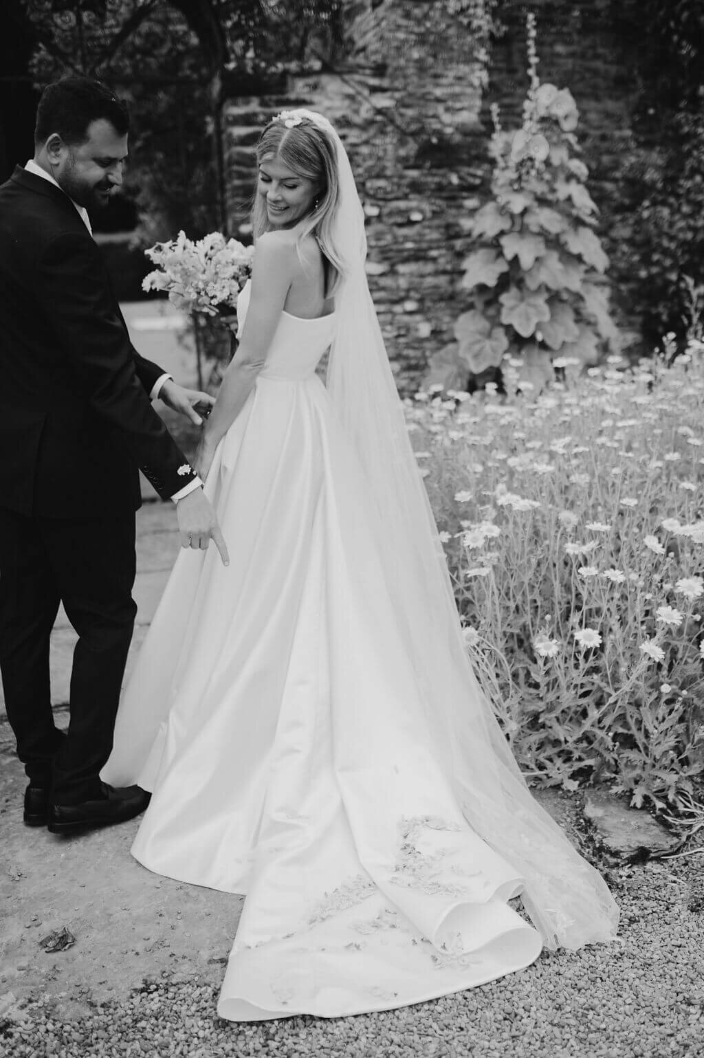 Issy-and-Bella-Floral-Design-Wedding-Florist-Herefordshire-Broadfield-Court-j&N79