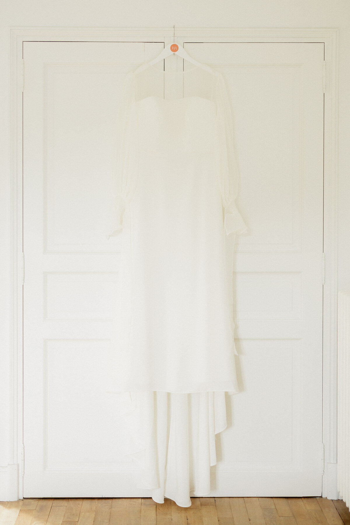 Modern_Chic_Chateau_Valouze_Destination_Wedding_Photographer-15