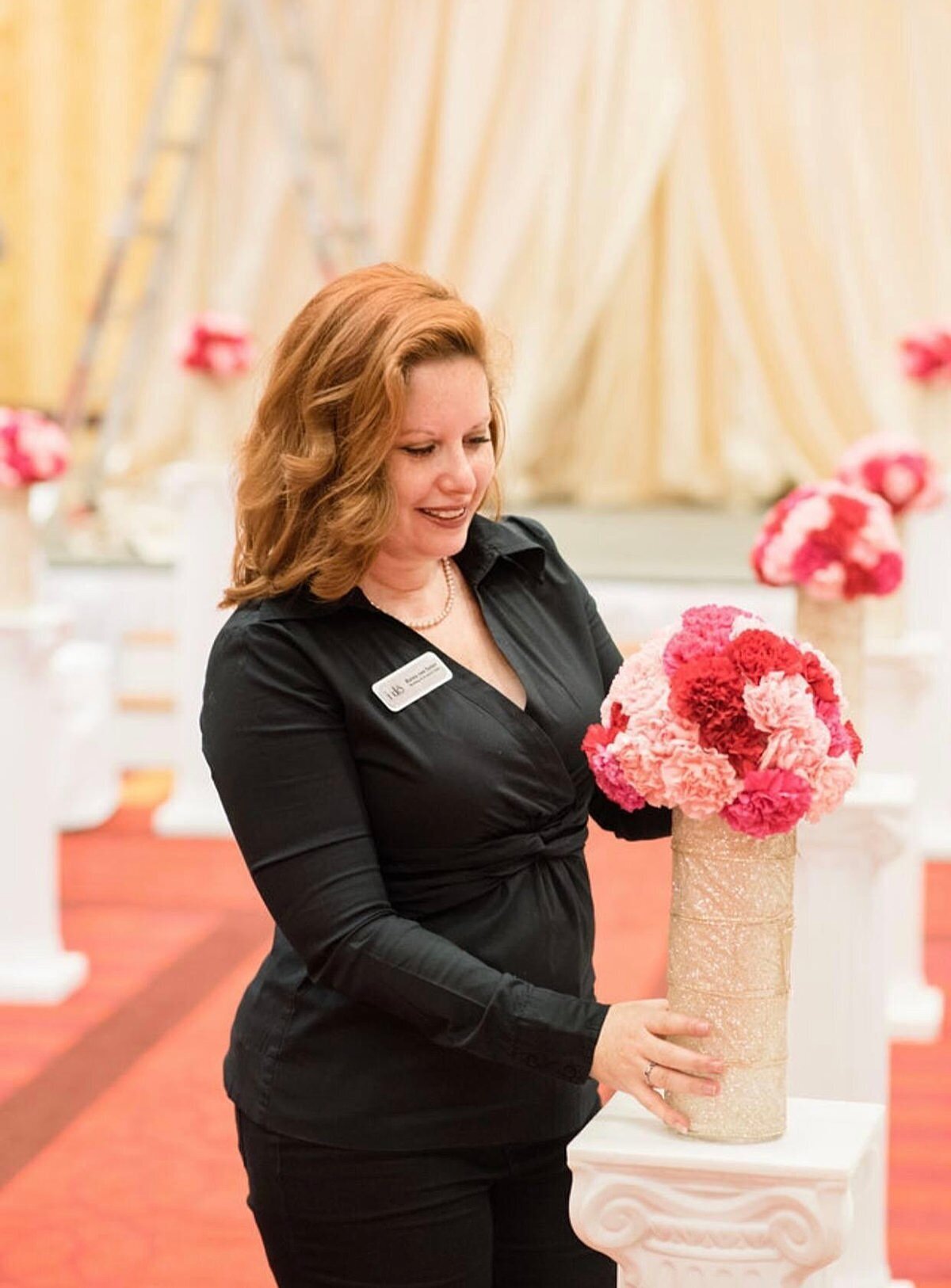 wedding planner helps with floral decor