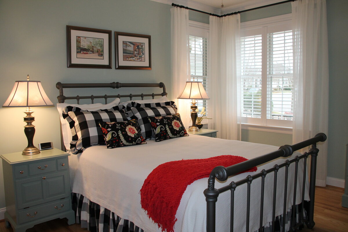 Bedeckers Fine Art & Interiors - Kristine Gregory (12)