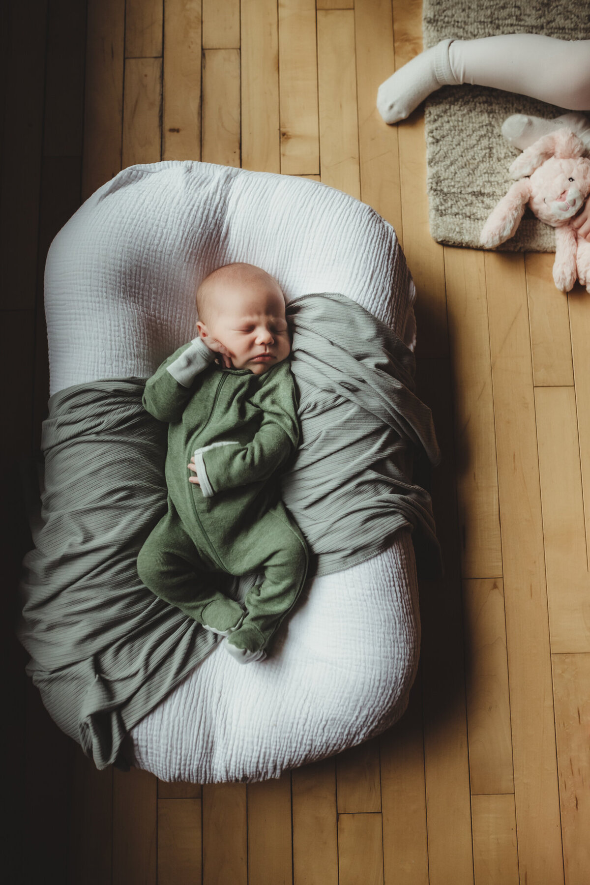 Lindsay-wilson-photography-in-home-newborn-16