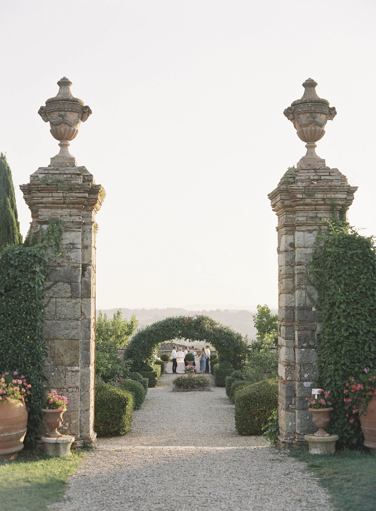 041-elegant-tuscany-wedding-villa-di-geggiano-0006