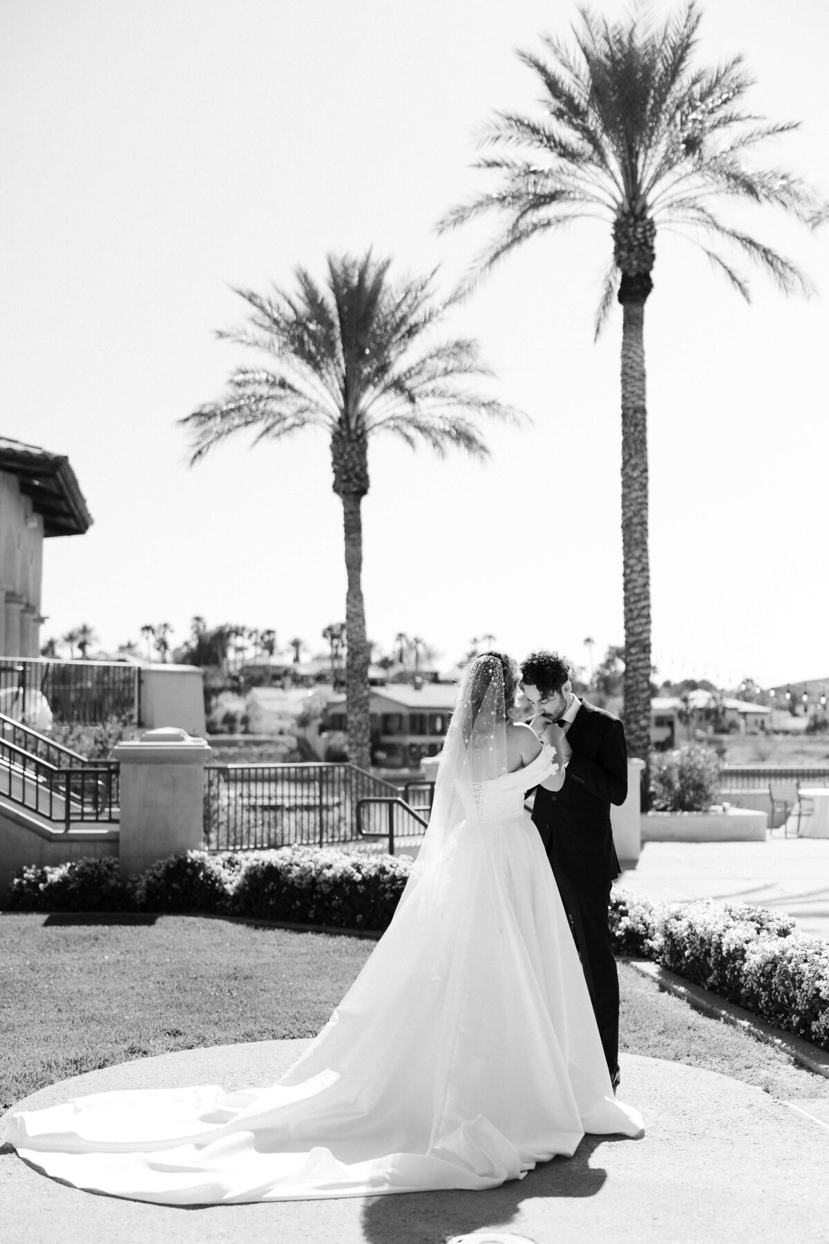 41_riskyexposure_marley-simon_las-vegas-elopement-photography