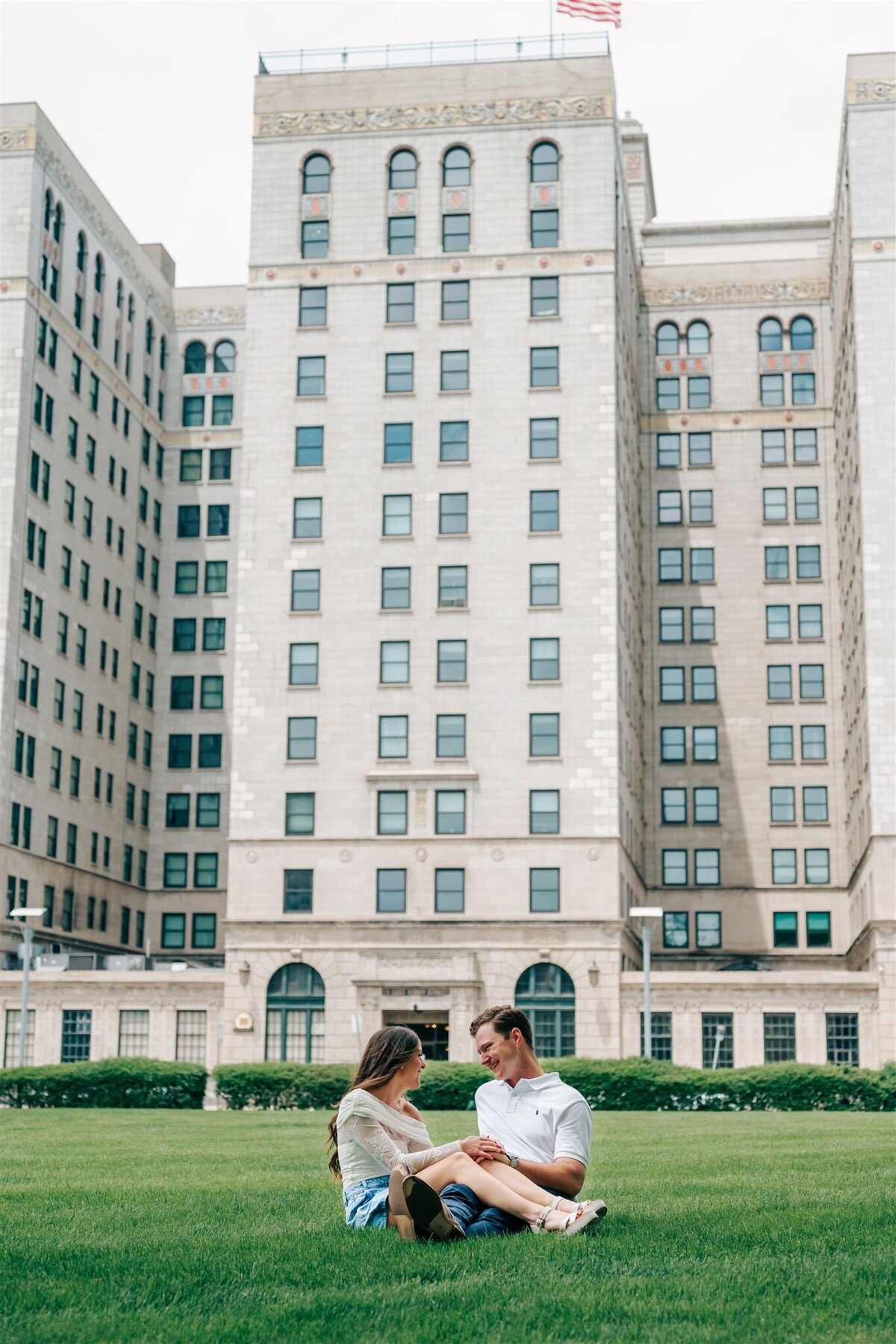 DETROIT-WEDDING-PHOTOGRAPHER-CAPTURED-BY-KELSEY-DIA-ENGAGEMENT-SESSION-GM-109_websize