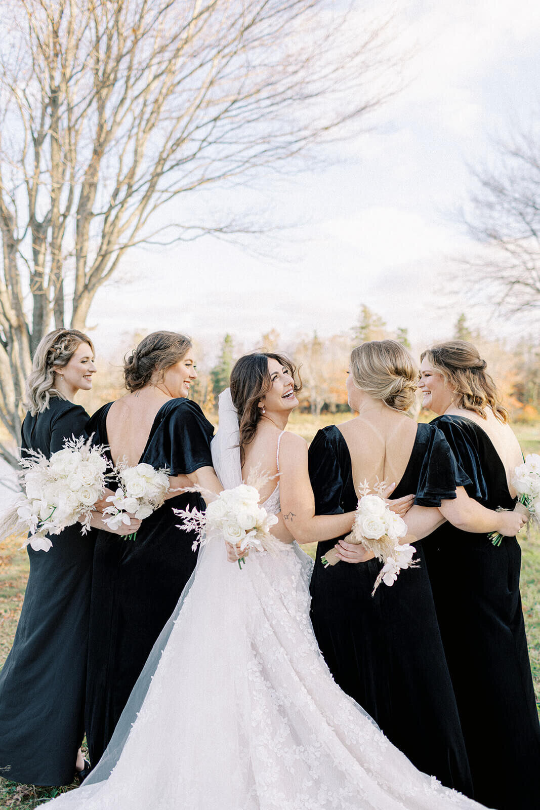 bride-and-her-bridesmaids