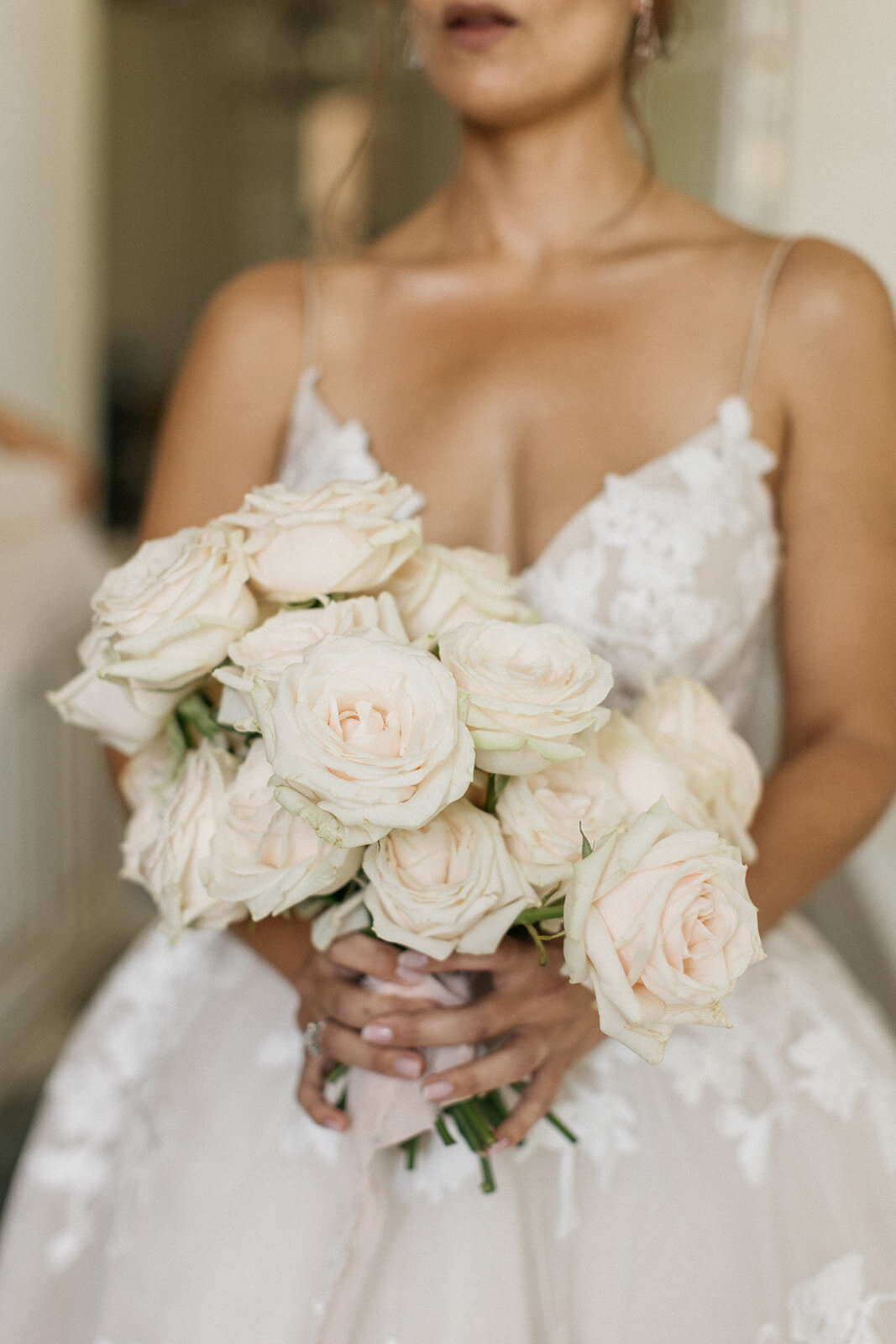 Lily Maxx wedding at chateau Robernier in a Monique Lhuillier gown - Veronique Lorre florist10