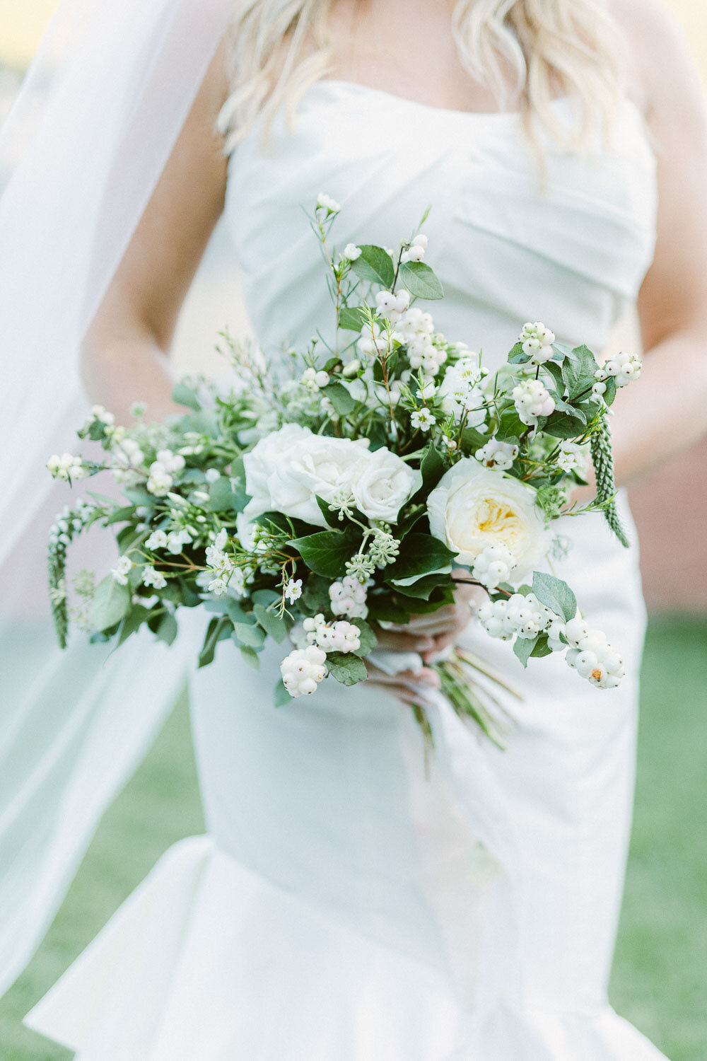 bride's simple bouquet