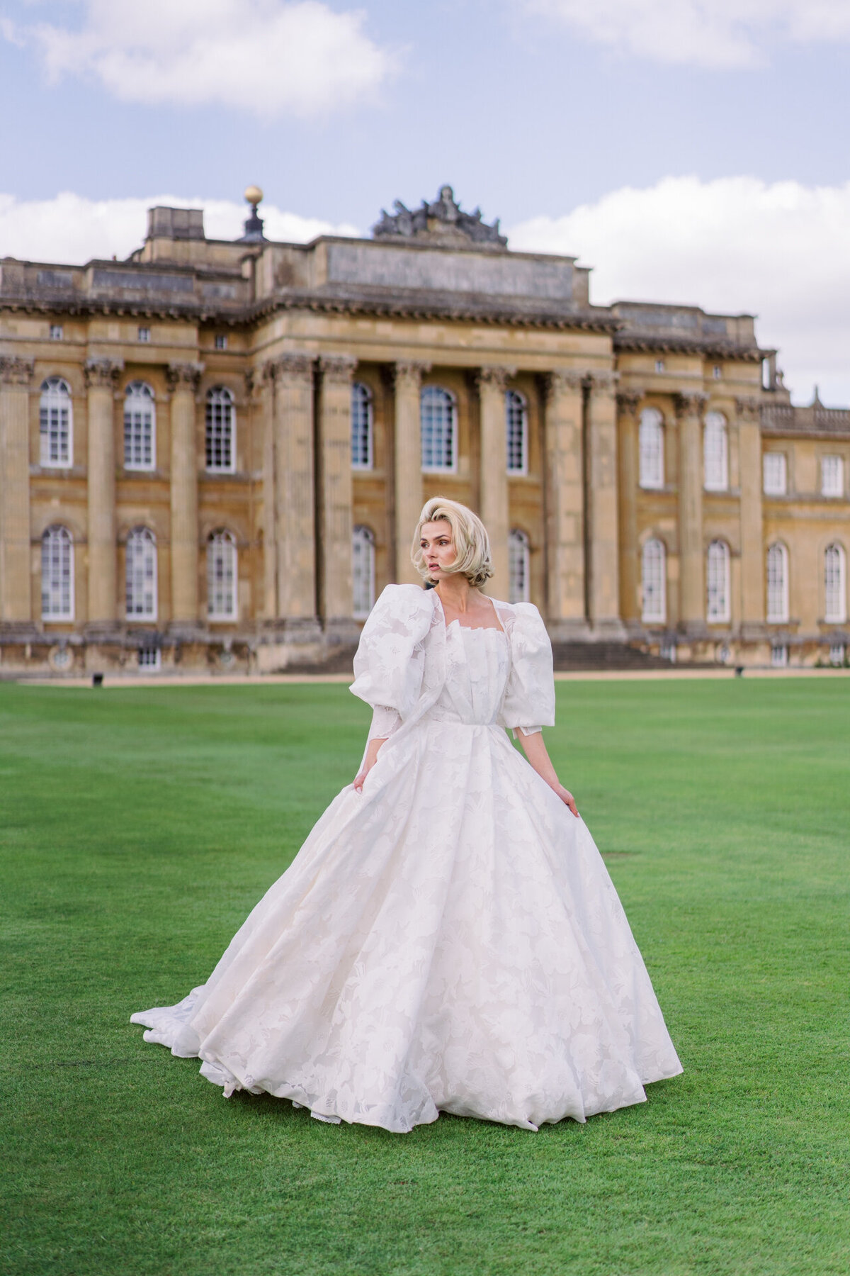 bridal portrait at blenheim palace