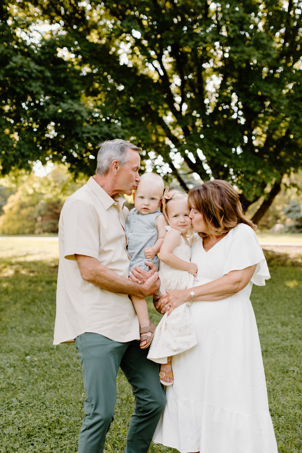 christina_ney_photography_wedding_engagement_lifestyle_photographer_dubuque_iowa_wedding_planning_assistance_adventurous_bold_laidback Family Photography8