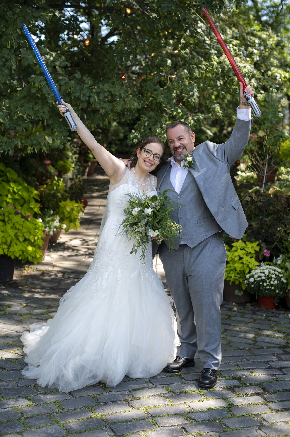 023-star-wars-light-saber-wedding-portrait
