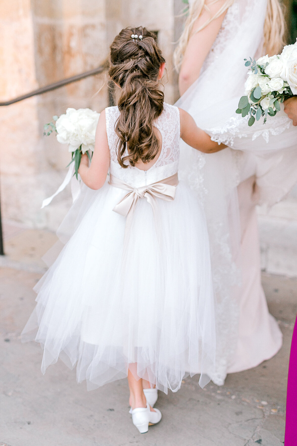 380CarolineandEric-SanFernandoCathedralWeddinginDowntownSanAntonio-SmithHousePHoto-