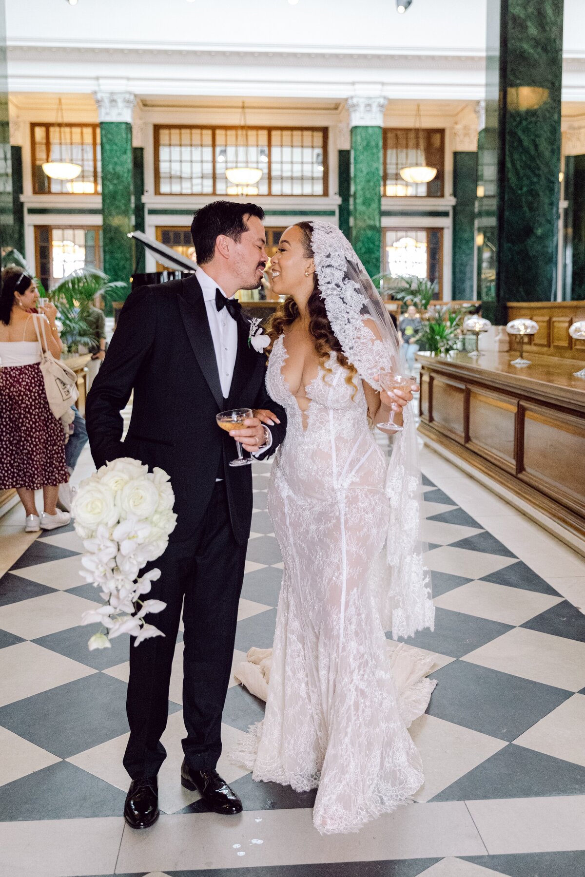 AbieLivesayPhotography-LondonWeddingPhotographer-TheNedHotelWedding-LondonDestinationWedding-LuomaWeddingTour-754